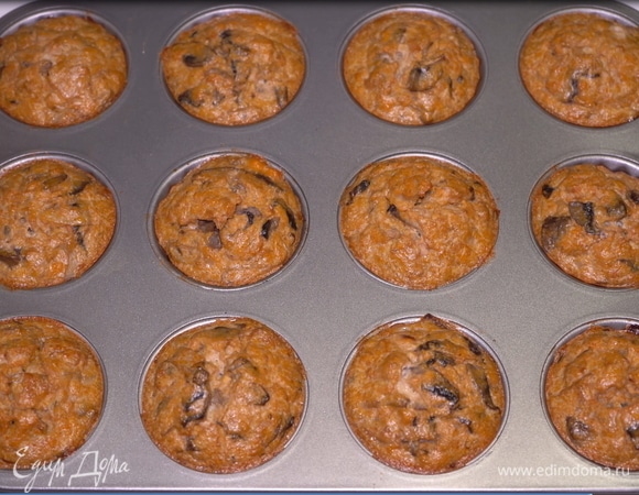 Получаются румяные ароматные кексы!