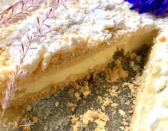 Вот такая красота, ароматный творожный крем, миндальная крошка. Что может быть лучше к субботнему завтраку?