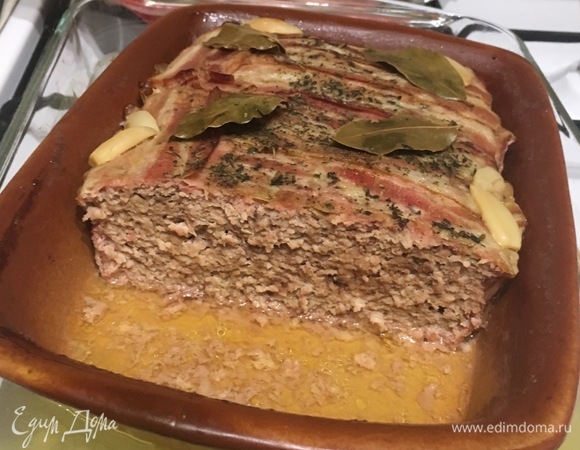 Перед подачей к столу провести лезвием ножа вдоль края формы.