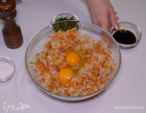 Добавляем 2 яйца.