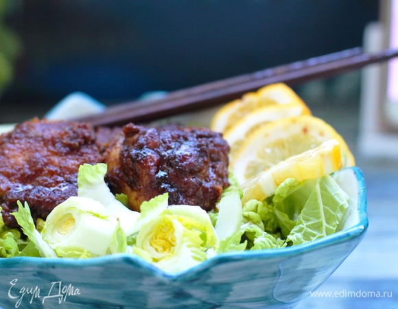 Сервировать блюдо дольками лимона. Очень вкусно!