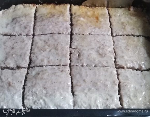 Достать из духовки. Разрезать на порционные куски.