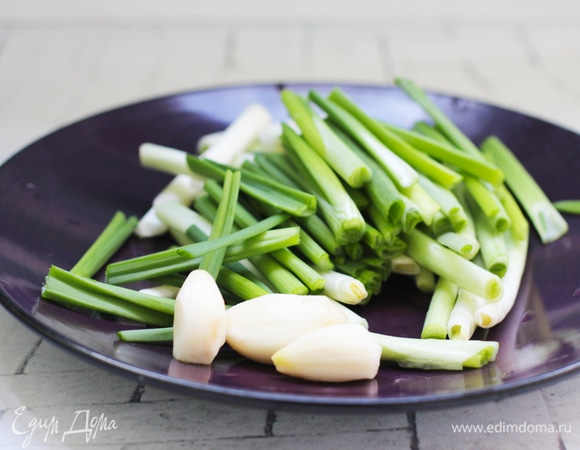 В этот раз вместо белой луковицы я использовала зеленый лук.