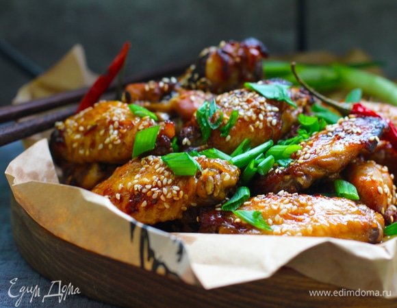 Подавать, присыпав свежей зеленью и тонко нарезанным перцем чили.