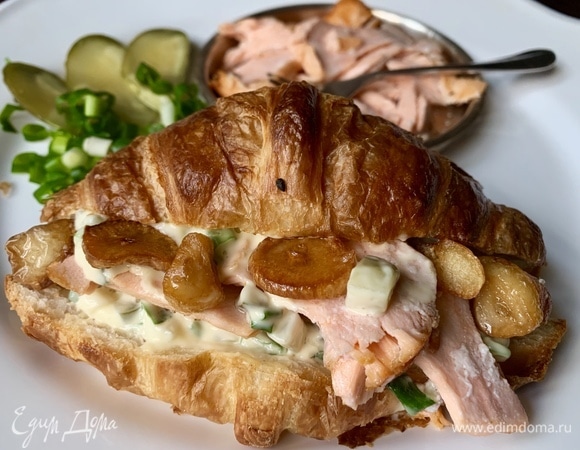 У меня к рыбе был чеснок, тоже можно в круассан.