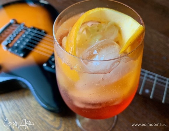 Кладу дольку апельсина.