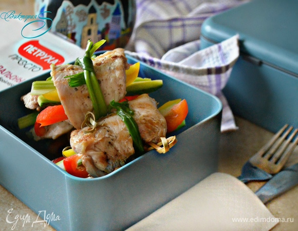 Такие рулеты одинаково хороши как теплыми, так и охлажденными. Приятного вам аппетита!