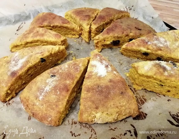 Выпекать в заранее разогретой до 200°C духовке около 20–25 минут. Тест на сухую палочку подскажет о готовности выпечки.