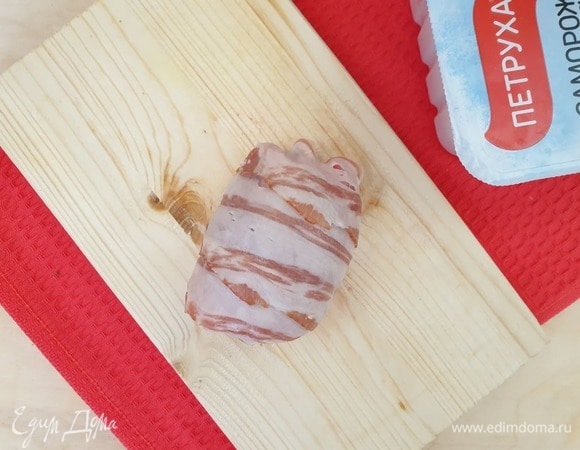 Сворачиваем рулетом.