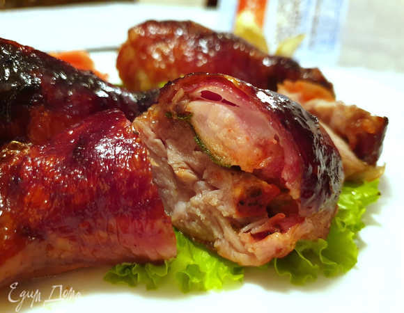 Мясо очень сочное и ароматное, а корочка хрустящая.