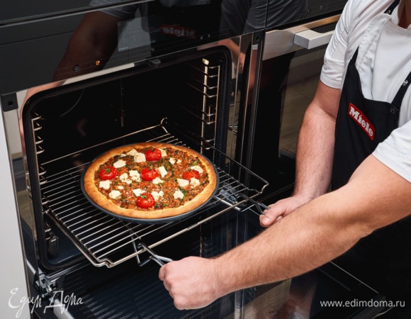 Выпекайте в духовом шкафу Miele H 7860 BP в режиме «Интенсивное выпекание» при температуре 180°С 20 минут.