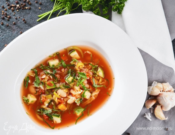 Перед подачей посыпьте тертым пармезаном и зеленью.