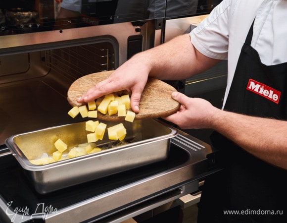 Добавьте картофель.