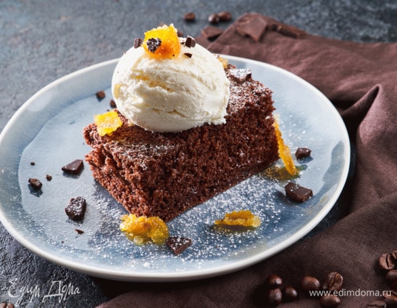 Подавайте с шариком мороженого.