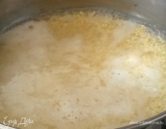 Залить водой и поставить вариться.