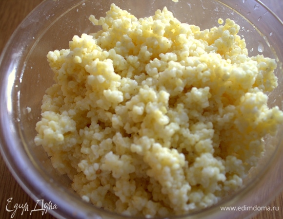 Варим рассыпчатую кашу. В итоге нужно 250–300 г каши.