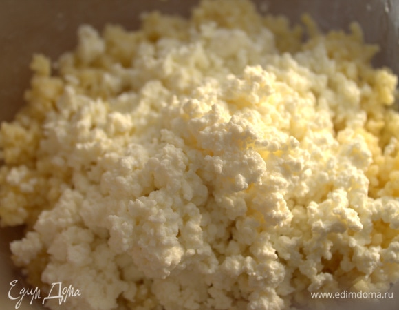 В готовую крупу добавить творог.