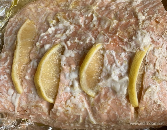 Достать из духовки. Развернуть фольгу.