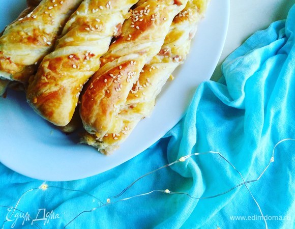 Выпекаем в разогретой духовке (160–180°C) 15–25 минут до образования румяной корочки. Роллини готовы. Приятного аппетита!