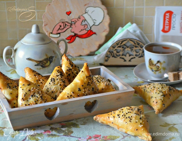 Готовая самса одинакова хороша как в теплом, так и холодном виде. Приятного вам аппетита!