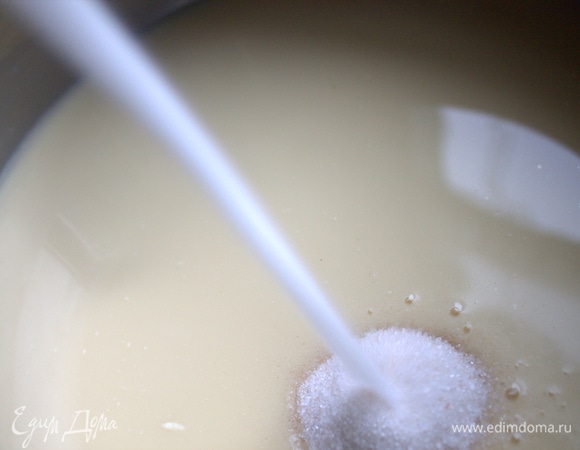 Перемешать добавки и всыпать в кисель, помешивая.