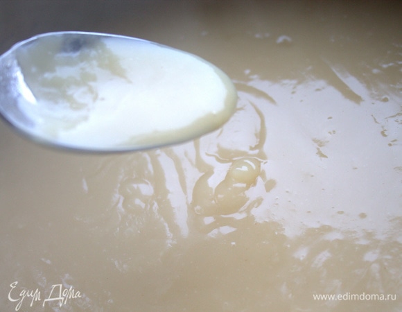 При появлении первых пузырьков кисель начинает густеть.