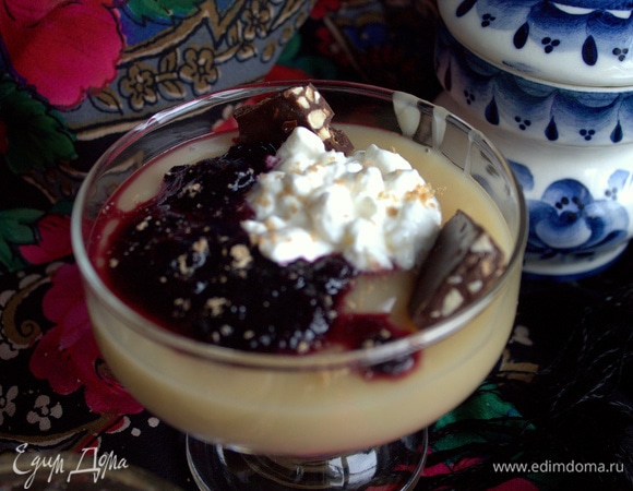 Несладкий вариант можно подать с жареным луком. У меня кисель на десерт,подала в этот раз с голубичным джемом, творогом и шоколадом.