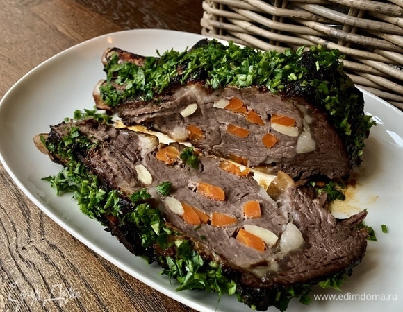 Я кладу сверху сливочное масло с розмарином и на него нарезаю петрушку, но это по желанию.