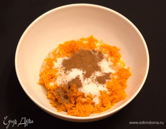 Из специй понадобится молотая корица и мускатный орех.