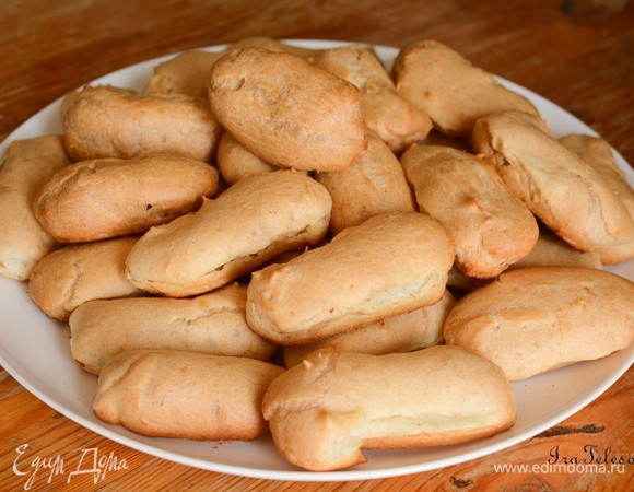 У меня из этого количества теста получилось 30 небольших эклерчиков.