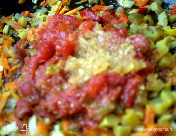 Чеснок добавила перемолотый заранее.