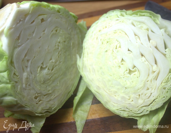 Капусту разделить пополам.