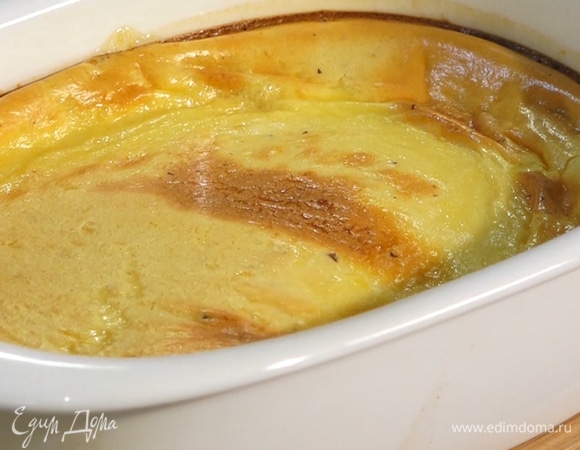 Запекать пирог при температуре 180°С в течение 50 минут. В процессе запекания периодически проверять готовность.