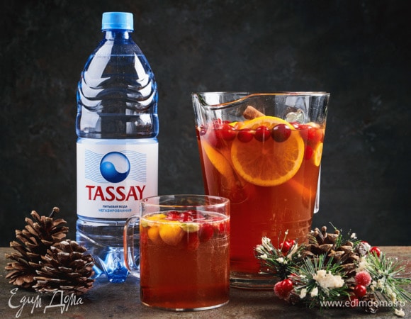 Добавьте в графин фруктово-ягодный настой и подавайте.<br />
При подаче можете добавить ром по вкусу.