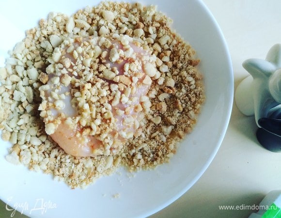 Затем — в арахисе.