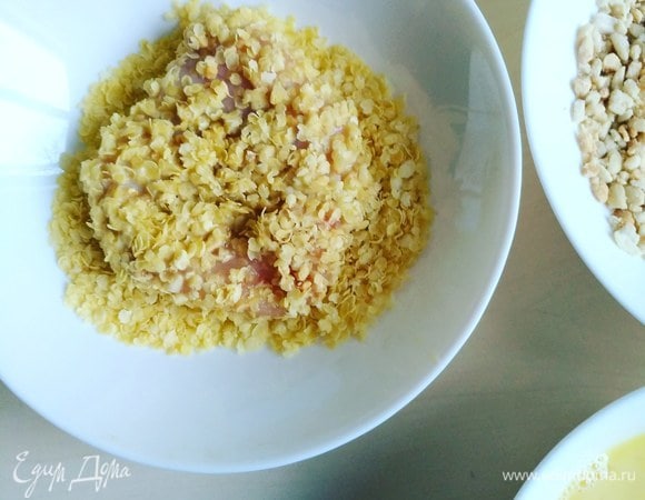 Завершают нашу панировку пшенные хлопья быстрого приготовления, не требующие варки.