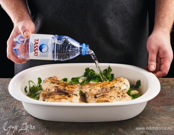 Налейте воду Tassay.