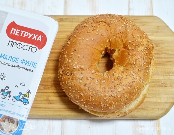 Накройте второй половиной бублика.