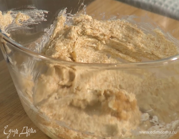 125 грамм сливочного масла смешать с сахаром.