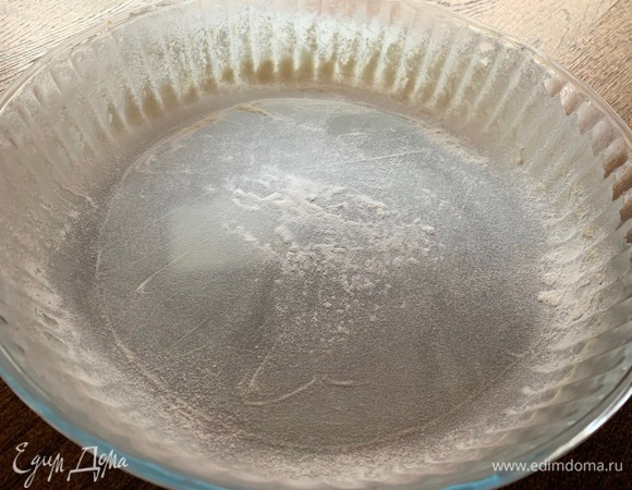 Форма, на нее — французская рубашка.