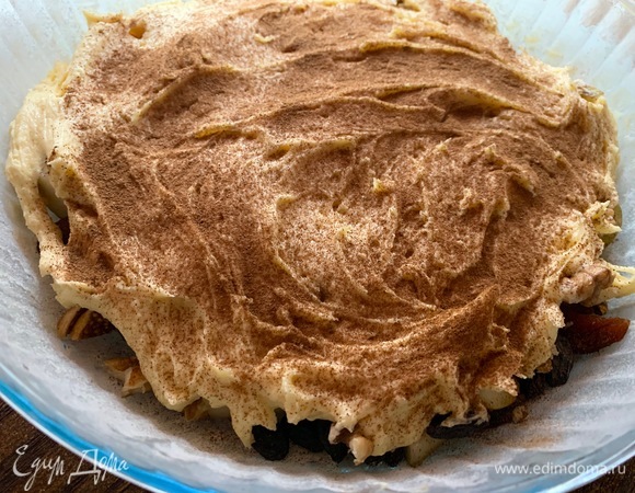 Посыпаю корицей.