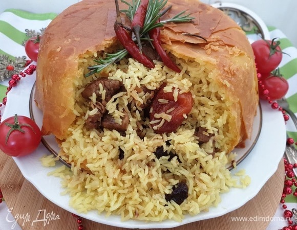 Рис получился зернышко к зернышку, мясо сочное и ароматное от сухофруктов.