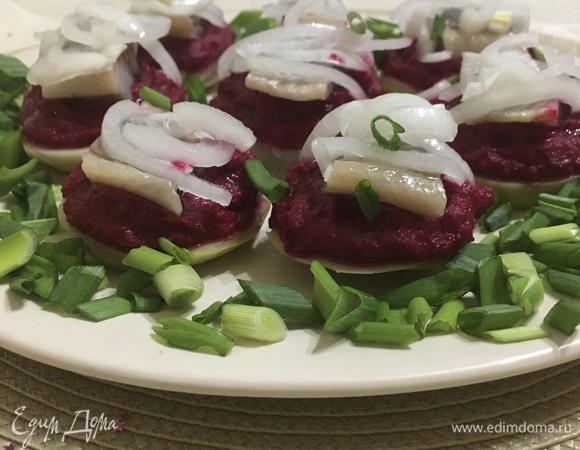 Такая закуска с селедочкой не останется без внимания!