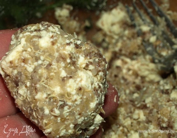 Должна получиться пластичная масса с небольшими кусочками тофу.