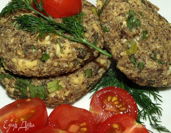 Подаем с зеленью, свежими овощами и любым овощным соусом.