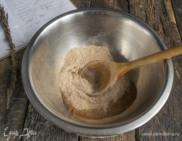 Добавляем отруби. Подходят любые, в этом рецепте овсяные.