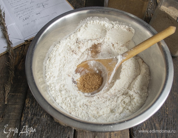 Добавляем тростниковый сахар.