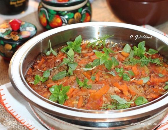 Подавая блюдо к столу, посыпать зеленью. Соте можно кушать теплым или холодным. Крупа, пропитанная вкусным соусом, получается очень приятная! Приятного аппетита!