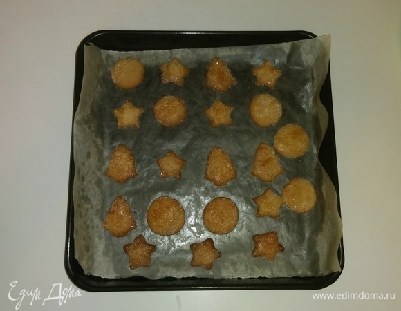 Спустя 7–8 минут печенье готово. Я храню его в жестяной банке под закрытой крышкой. Приятного аппетита!