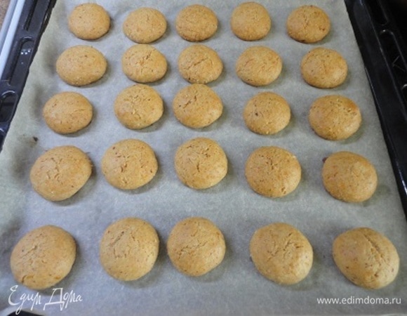 Выпекать 15 минут в духовке при температуре 180°C.